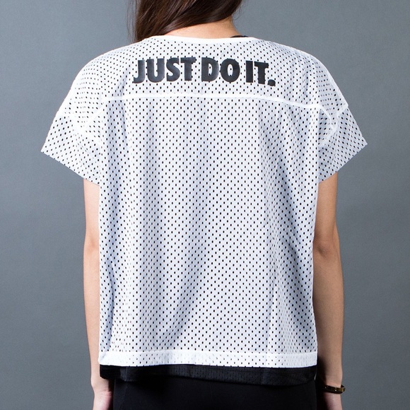 NIKE WOMEN MESH CROP TEE (WHITE / BLACK) - Picture 4 of 4